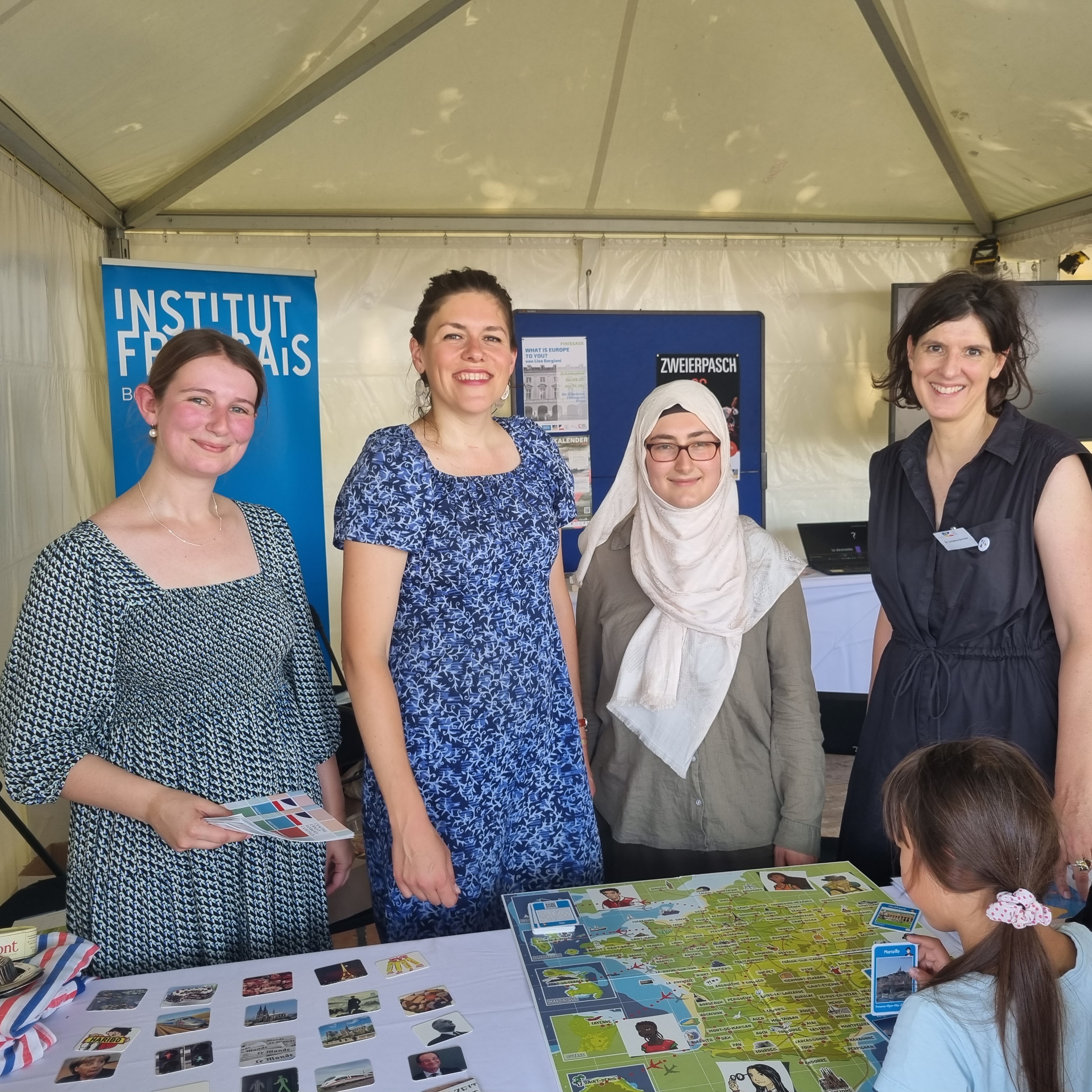 Ein Teil des Teams (von links nach rechts): Hannah Müller (CERC), Kathrin Weichselbaum (Institut français Bonn), Ümmü Zor (CERC), Dr. Christina Schröer (CERC)